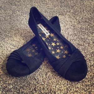 American Eagle black flats